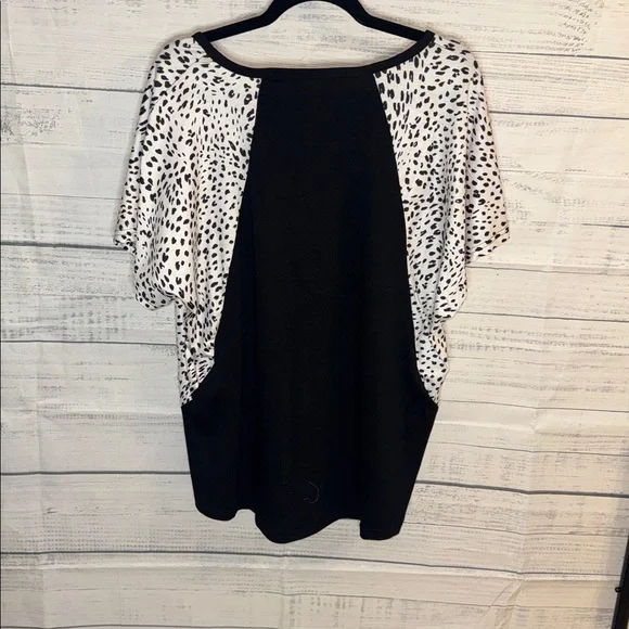 NWOT Black and White Contrast Animal Print Sleeve Top - Picture 5 of 8